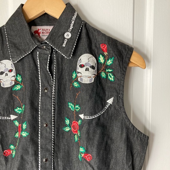 Riley & McCormick Sleeveless Western Shirt - Picture 2 of 7